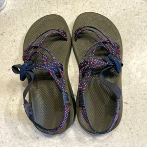 Double Strap Cachos Size 8 Wide